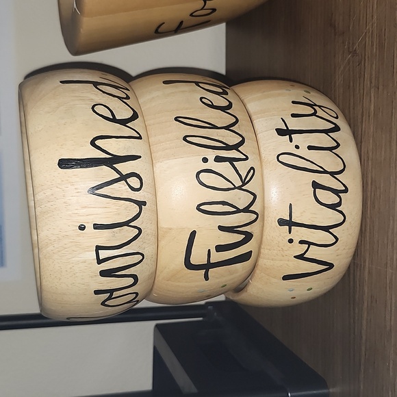 Handpainted teak bowls - Picture 3 of 4